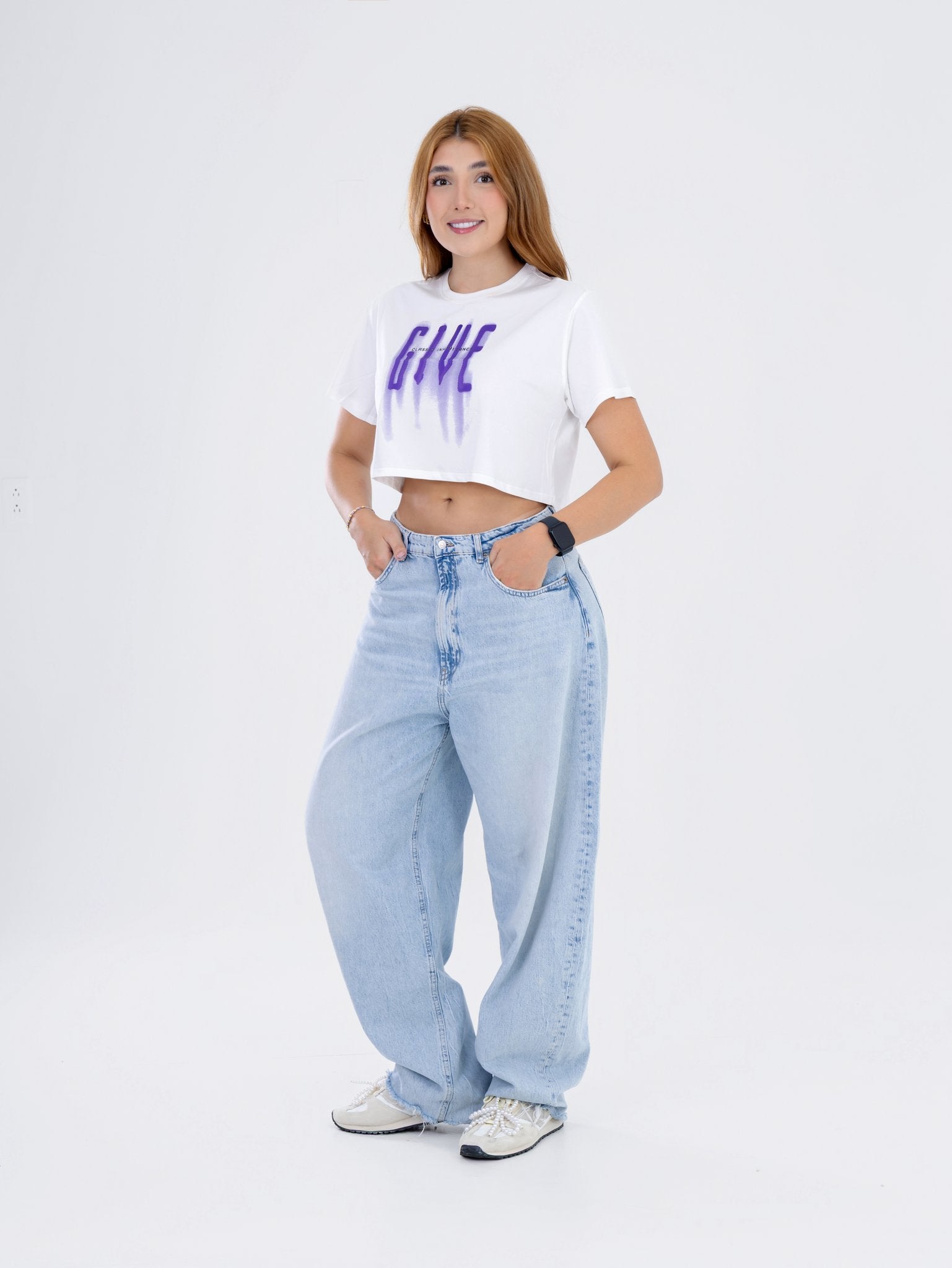 Camiseta Crop Blanca con Estampado Give