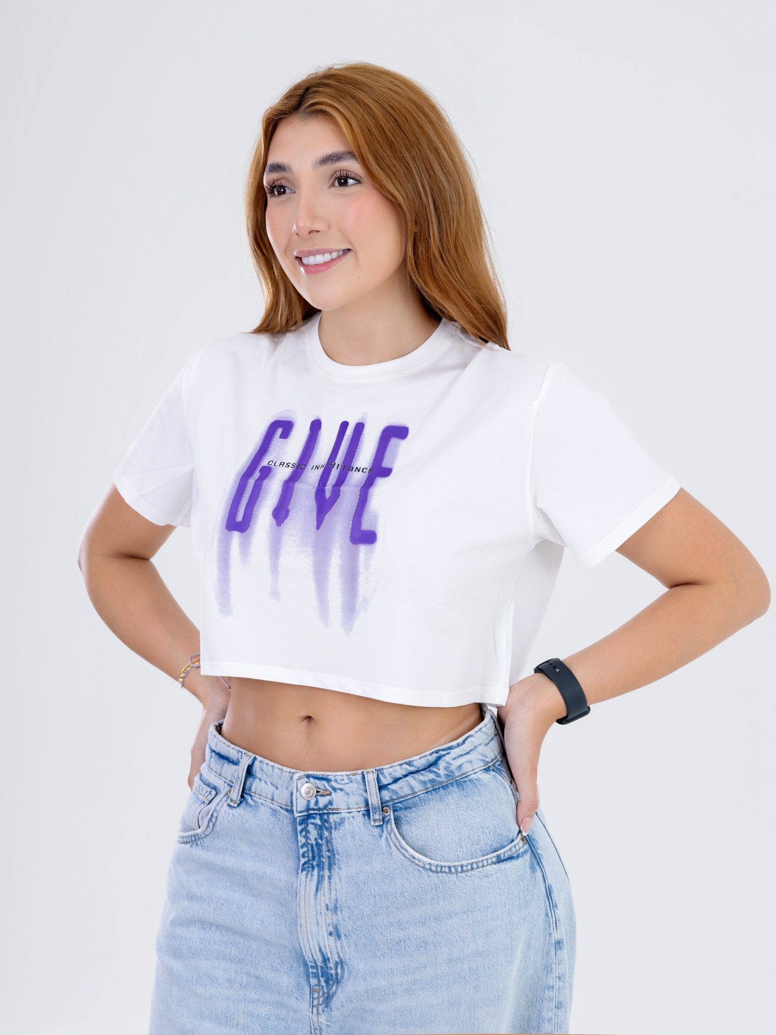 Camiseta Crop Blanca con Estampado Give