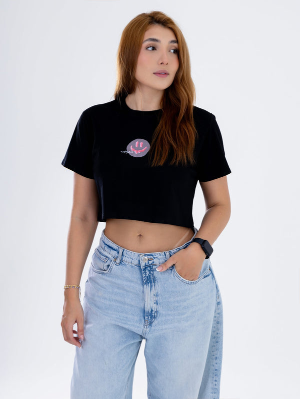 Camiseta Crop Negra con Carita Feliz