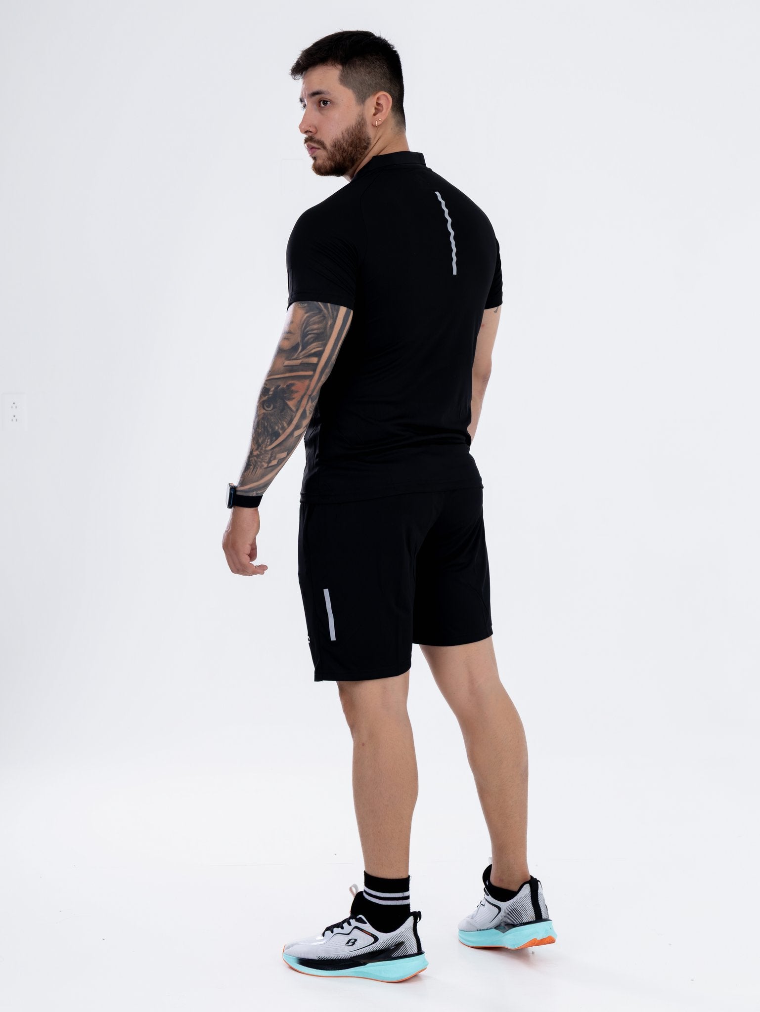 Conjunto Polo y Pantaloneta Negro con Estampado Geométrico