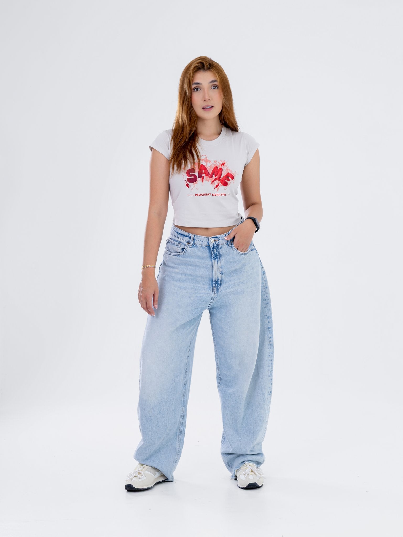Camiseta Crop Blanca con Estampado Same