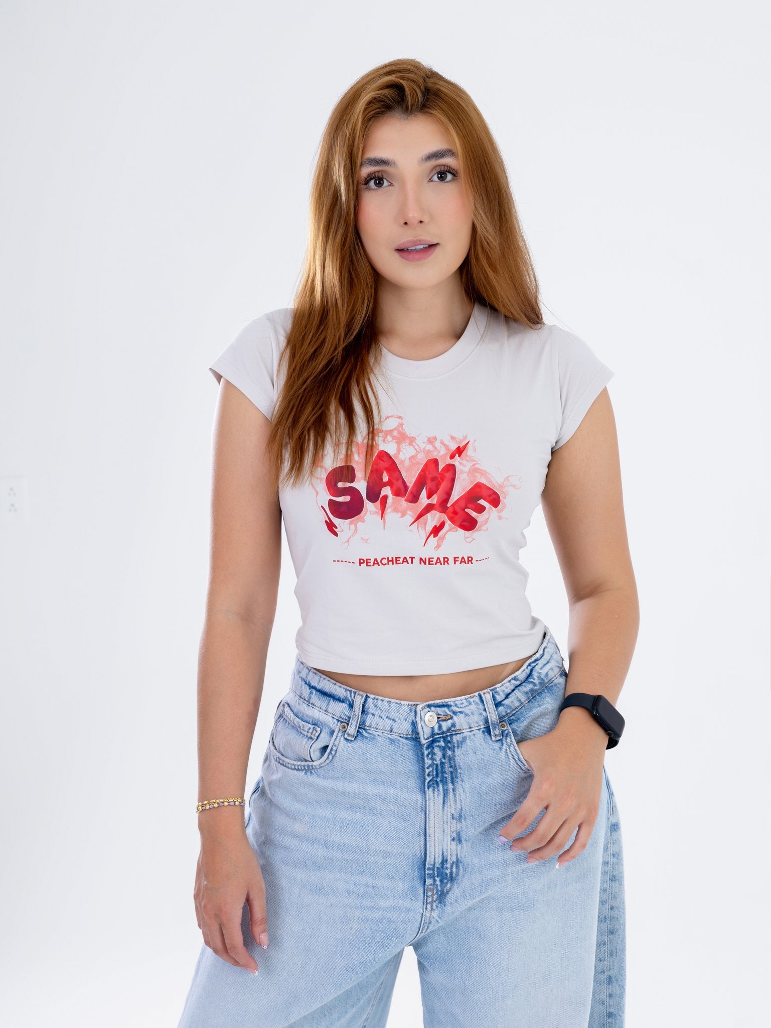 Camiseta Crop Blanca con Estampado Same
