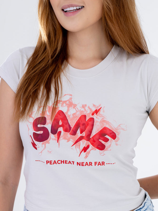 Camiseta Crop Blanca con Estampado Same