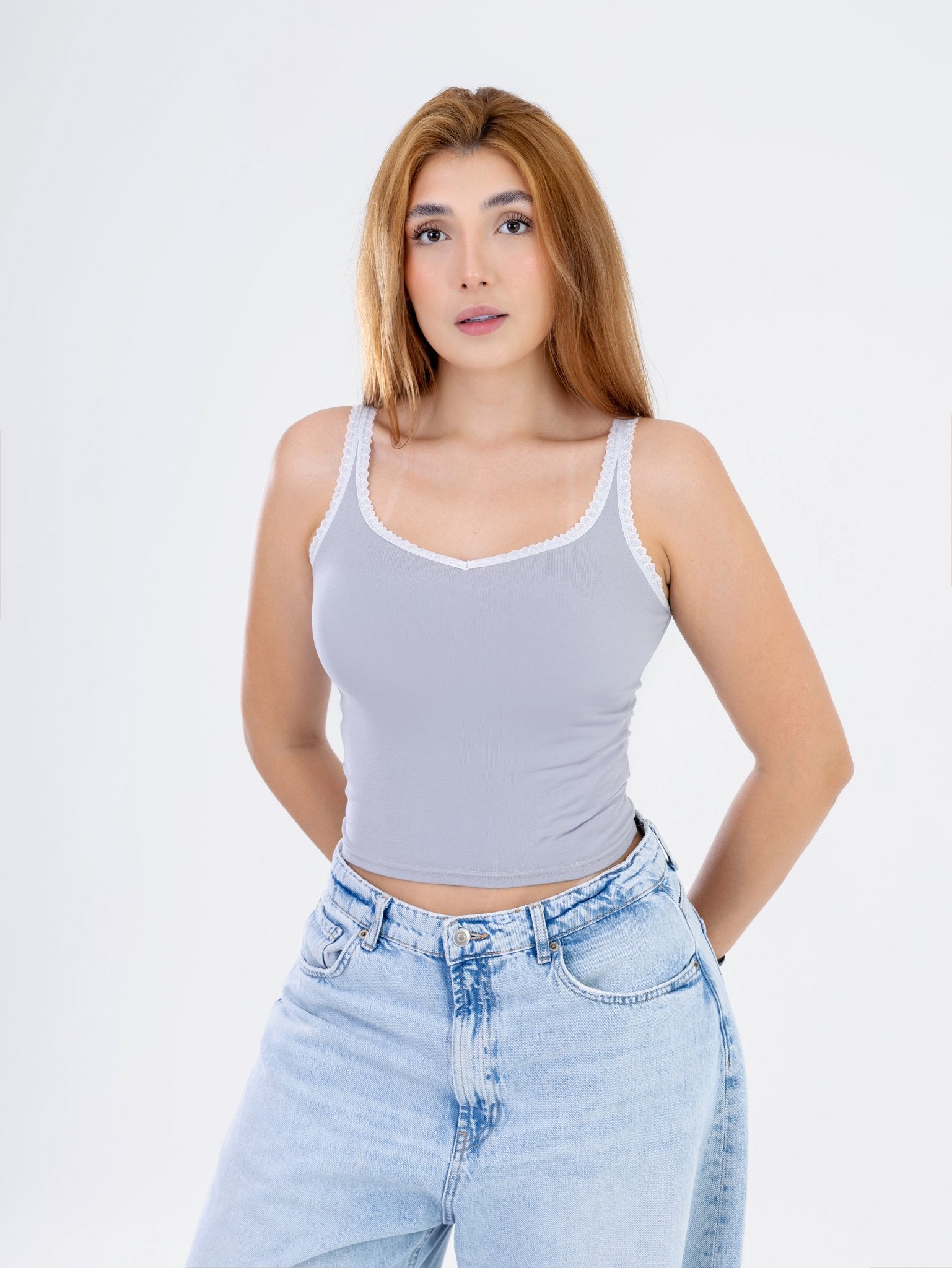 Camiseta de Tirantes Gris con Encaje