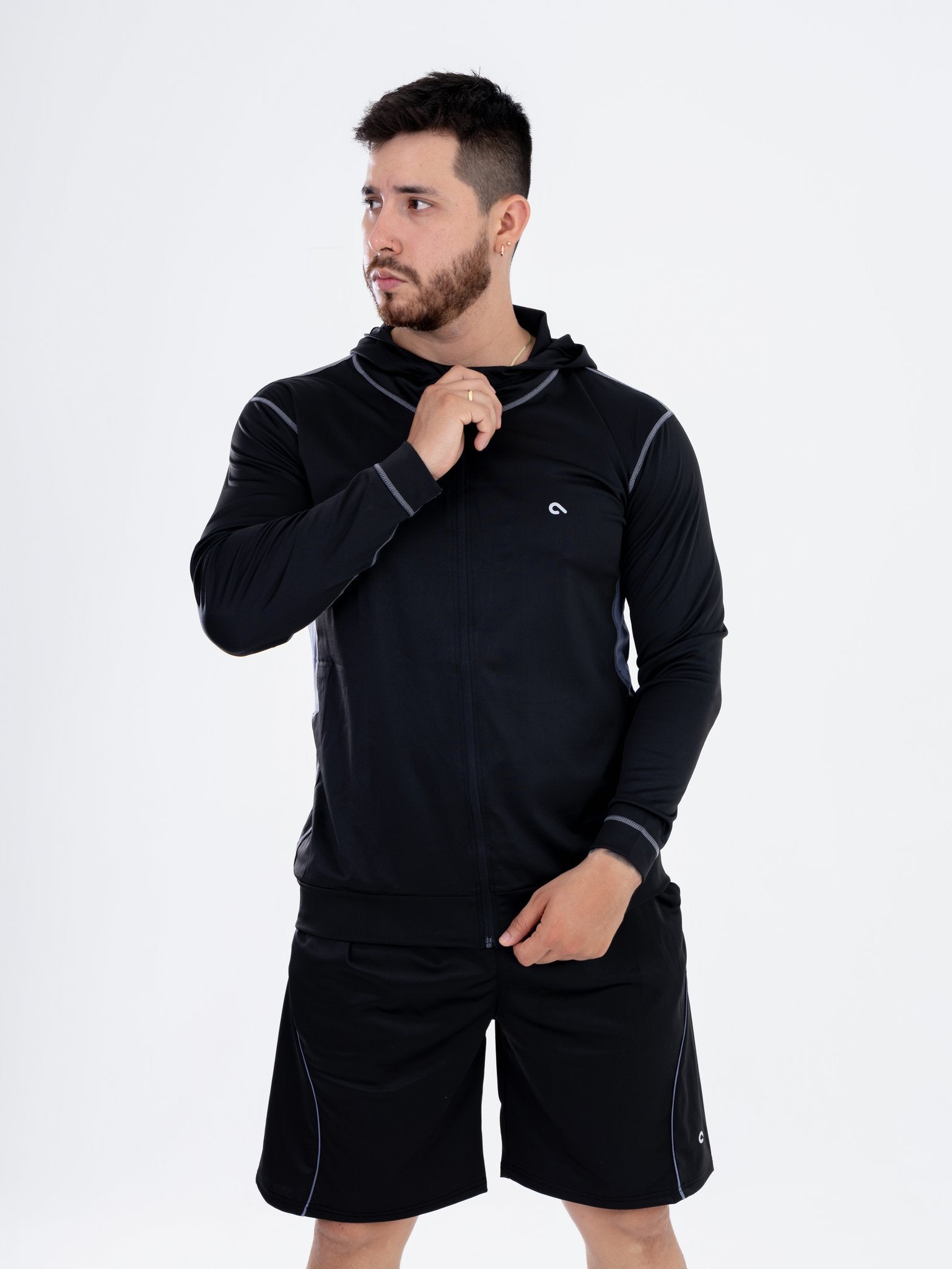 Chaqueta con Capucha y Cierre Negra