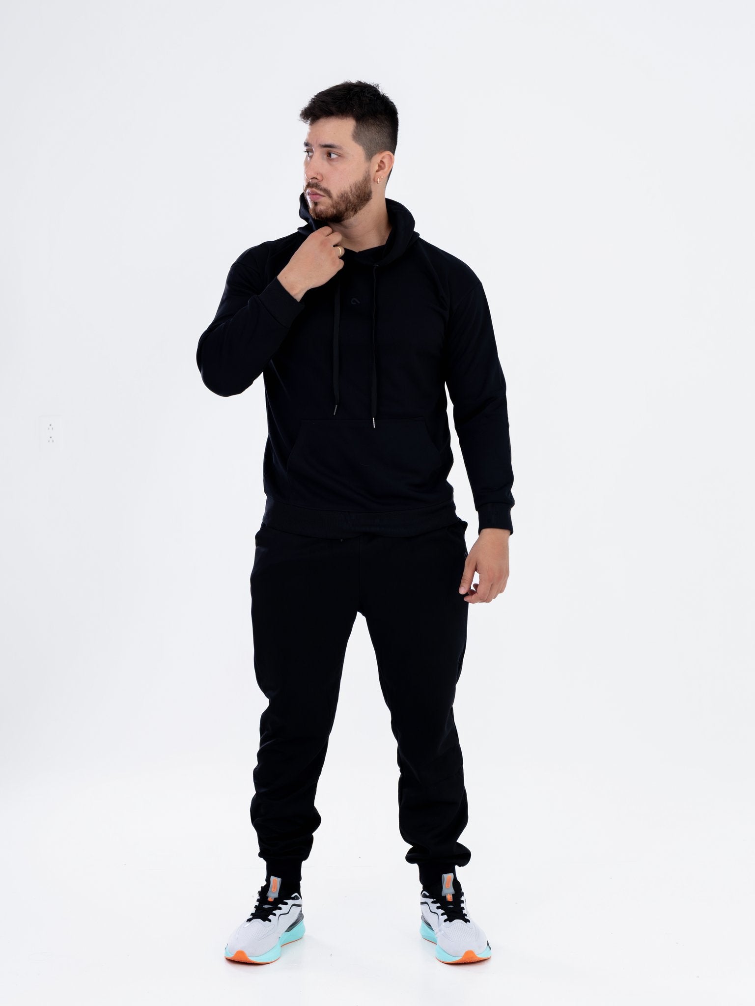 Conjunto Hoodie y Jogger Negro