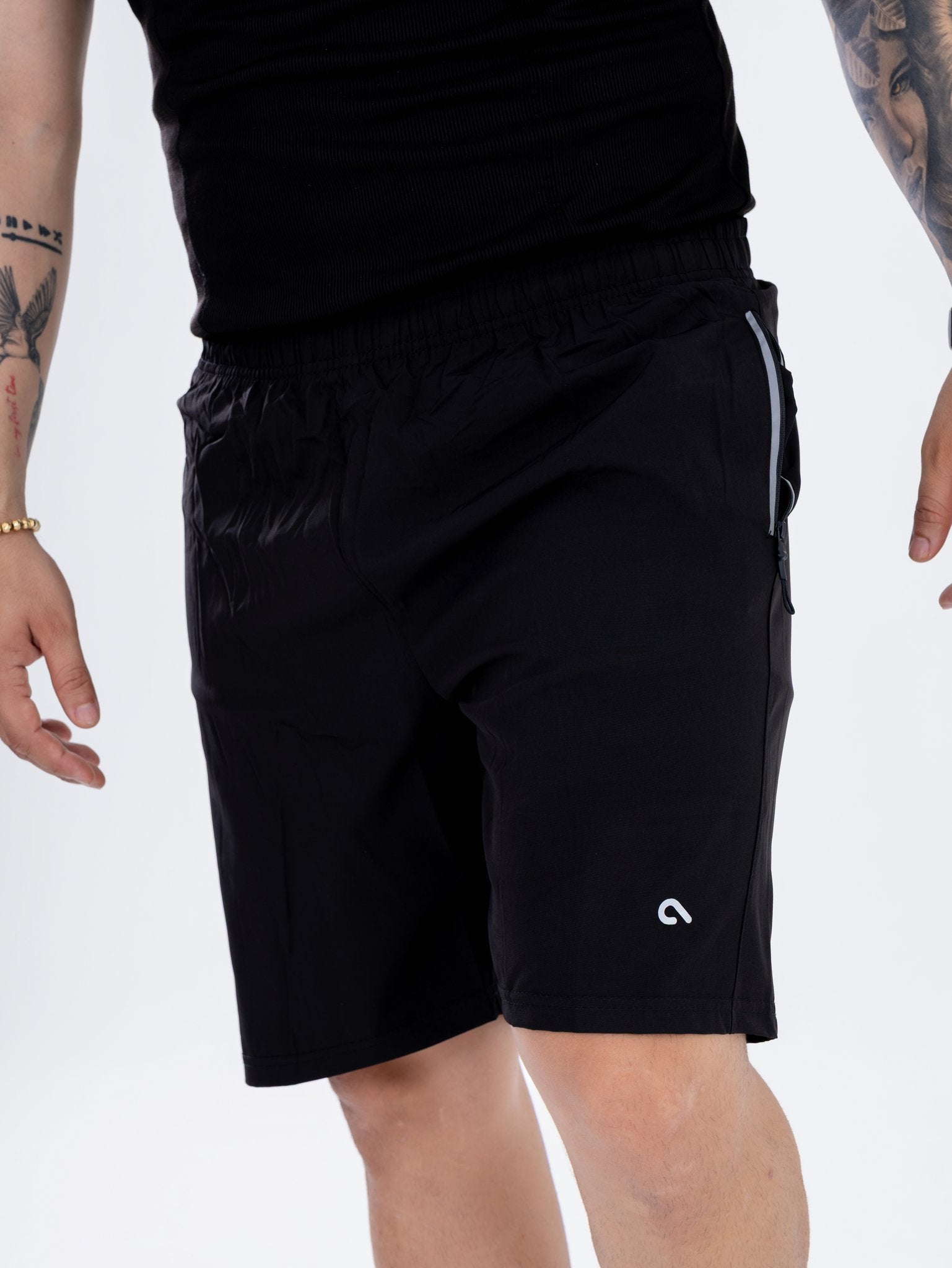 Short Negro con Bolsillo en Cremallera Reflectiva