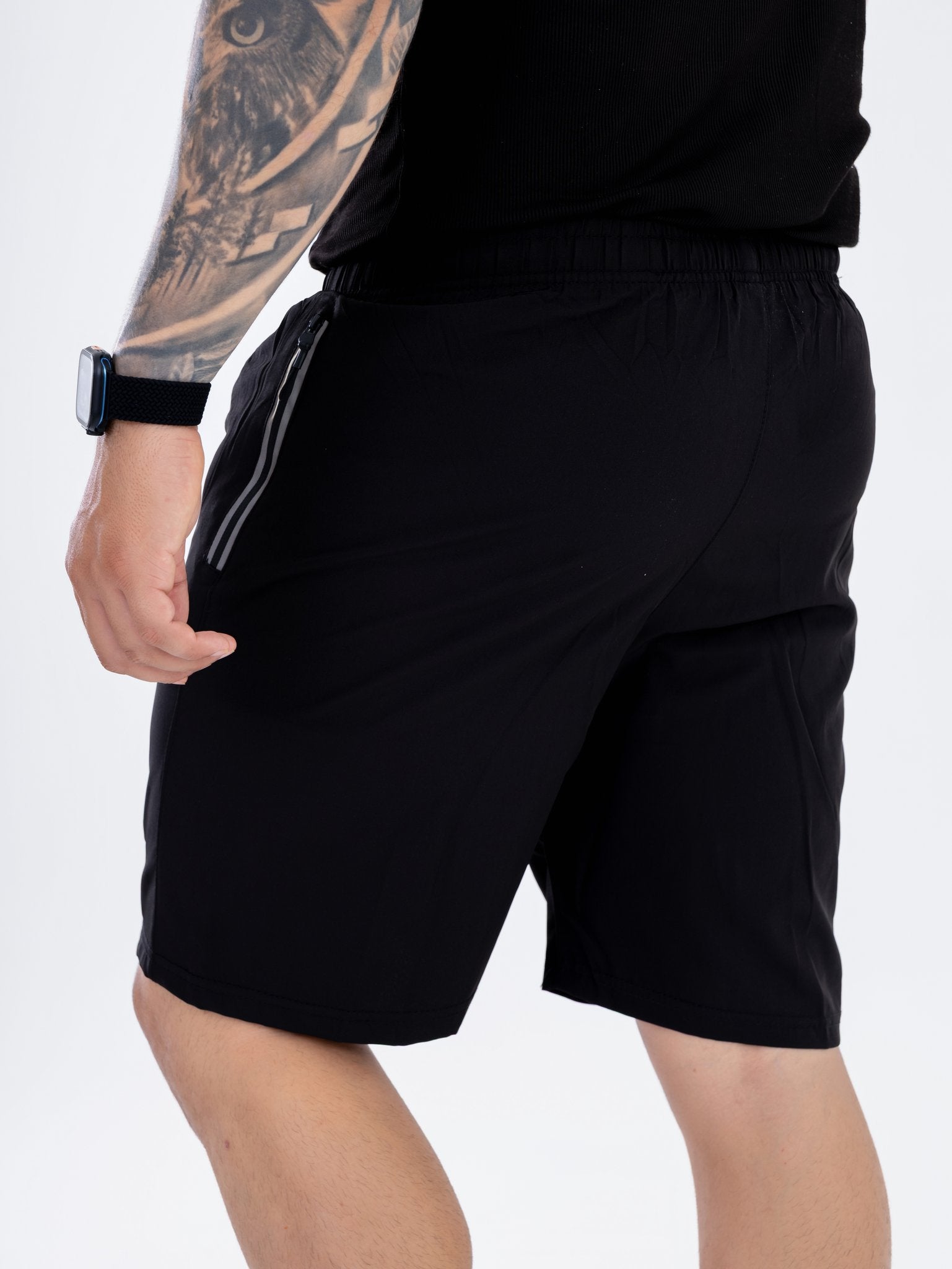 Short Negro con Bolsillo en Cremallera Reflectiva