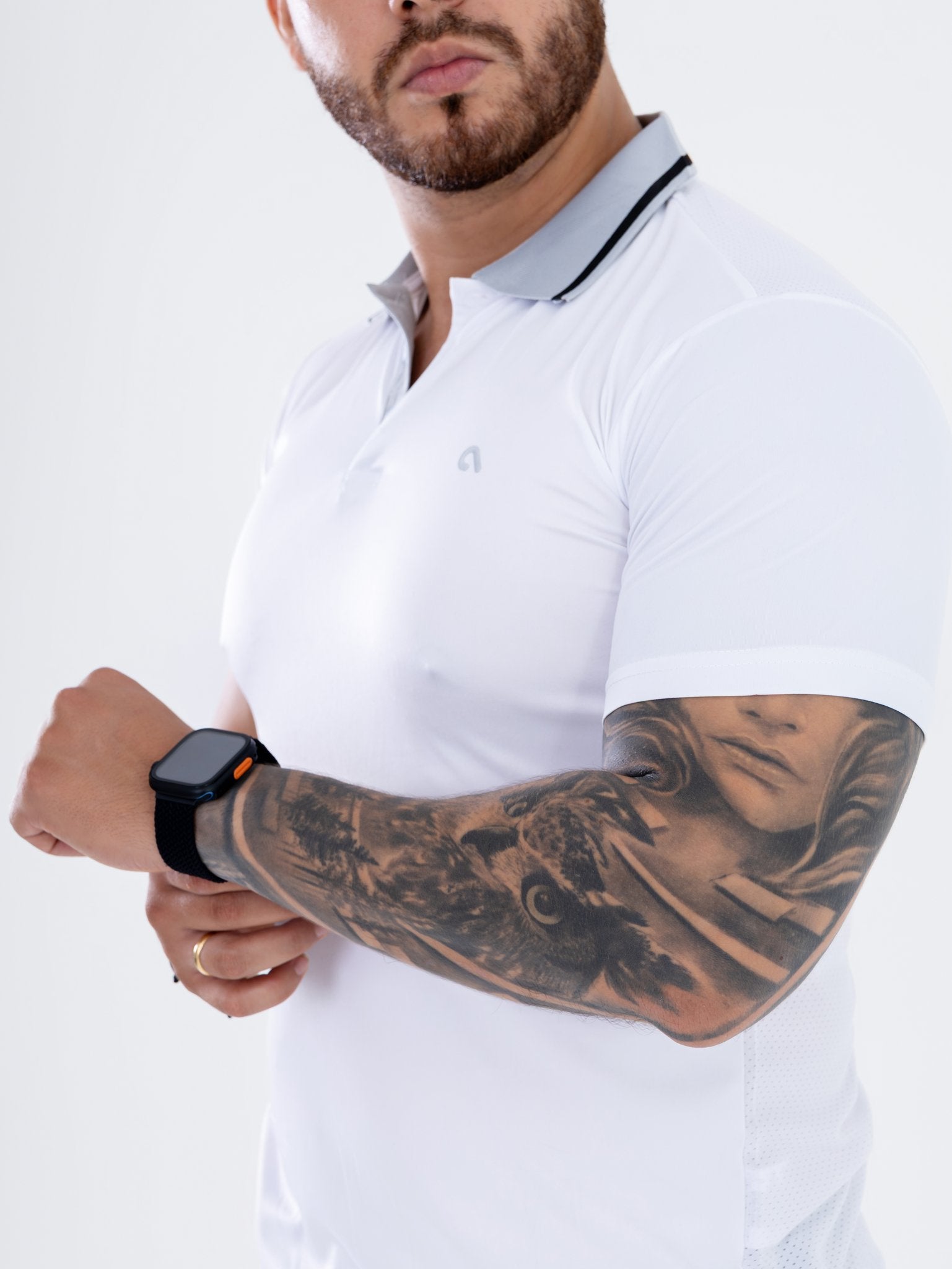 Polo Técnico Blanco con Cuello Gris