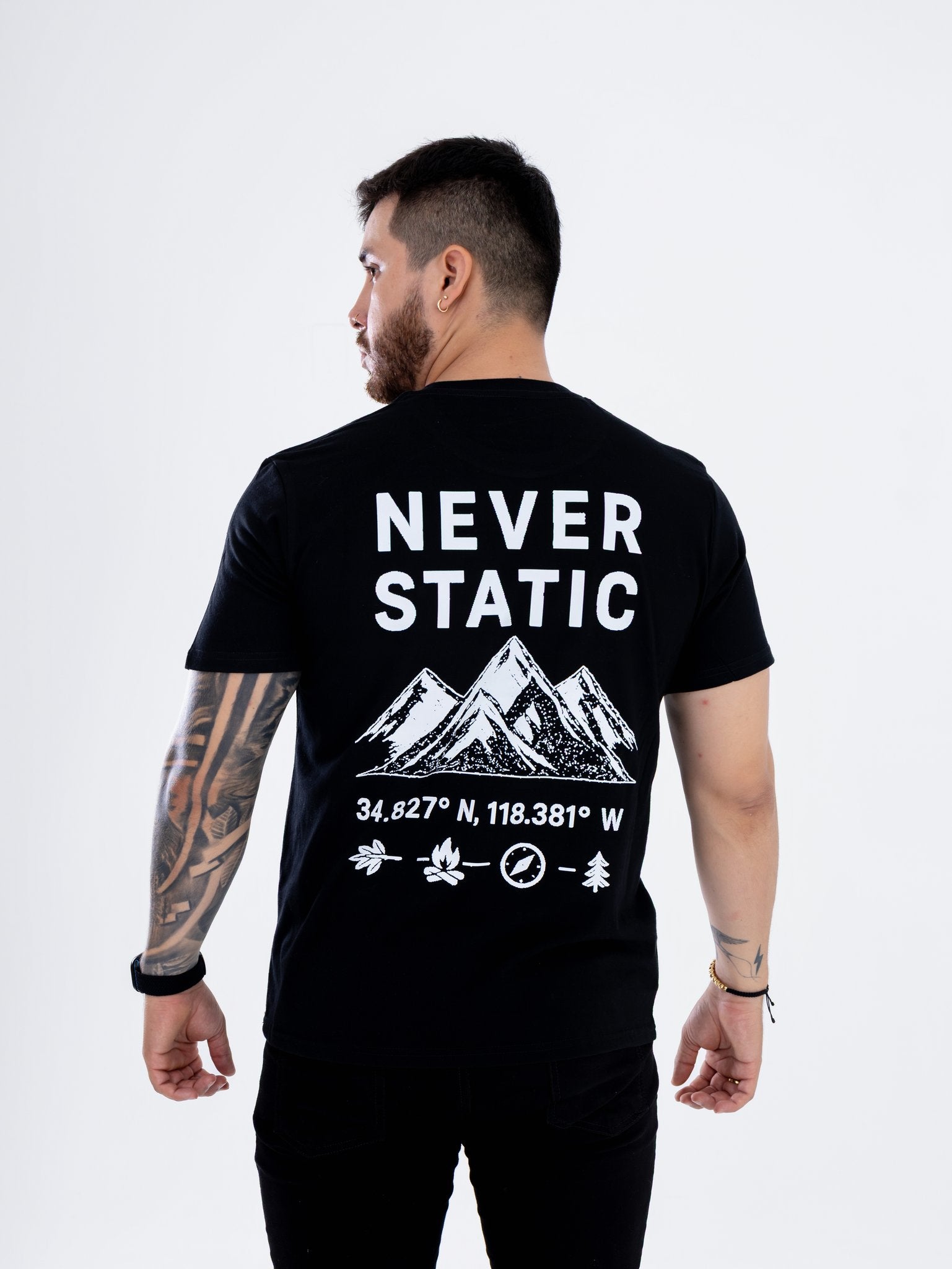 Camiseta Negra Explore More